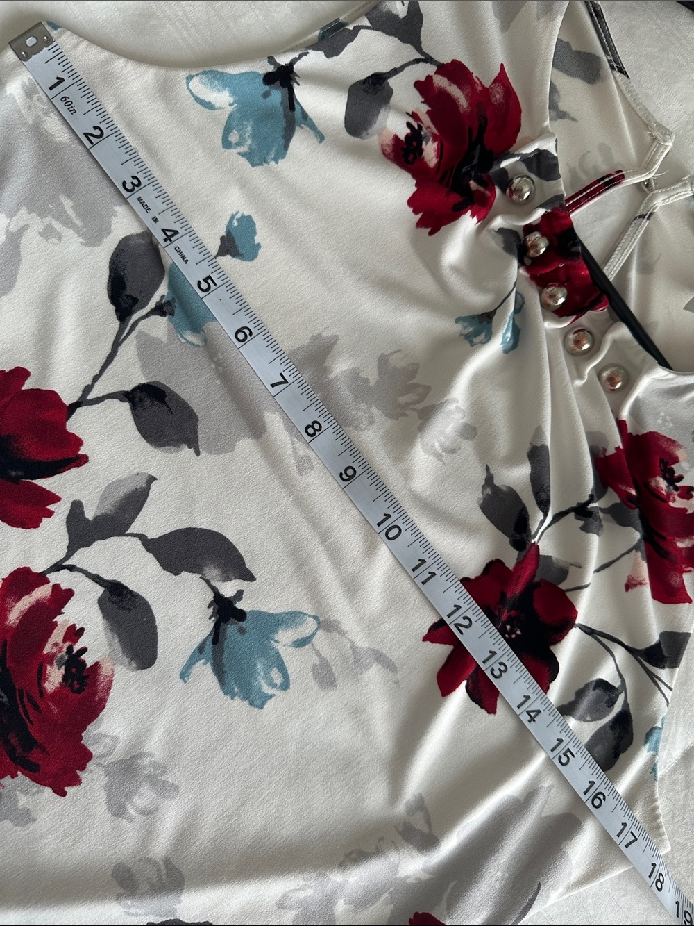 WHBM Sleeveless Grey Blue Red Floral Blouse Size Small - Picture 8 of 9